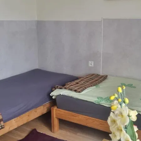 Goscinne Karina Alloggio in famiglia *